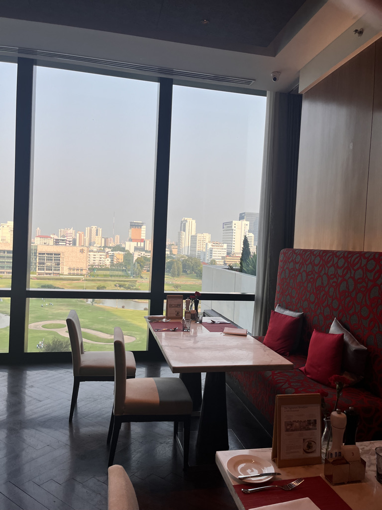 セントレジスバンコク　宿泊記　送迎　アクセス　朝食　プール　ジム　サウナ　子供添い寝年齢　マリオットボンヴォイアメックス　プラチナ特典　バトラーサービス