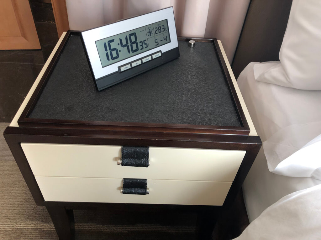 セントレジス大阪　ブログ　　宿泊記　子供添い寝　朝食　アクセス　駐車場　タイタニックオムレツ　プラチナ特典　バトラーサービス　マリオットボンヴォイアメックス　紹介　アメニティ