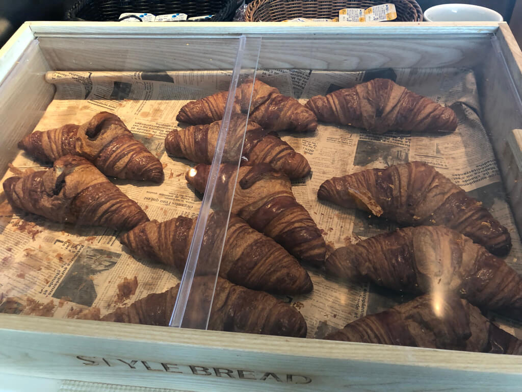 大阪マリオット都ホテル　ブログ　ジュニアスイート　子供添い寝無料　宿泊記　連休　格安　朝食　ラウンジ　あべのハルカス　プラチナ特典　　駐車場　マリオットボンヴォイアメックス紹介