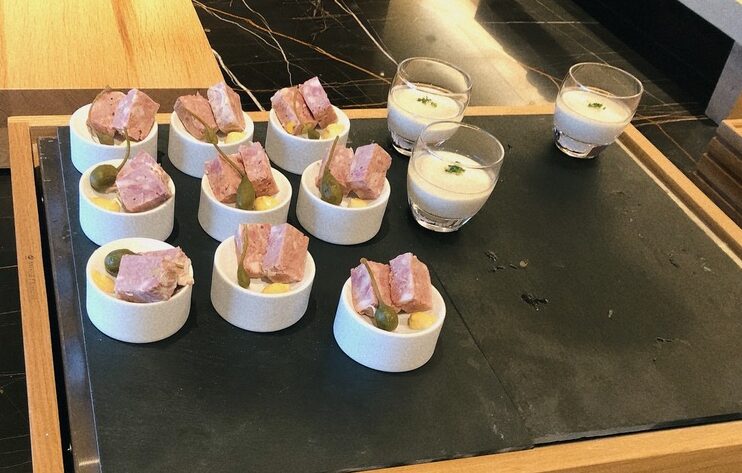 リッツカールトン福岡　クラブラウンジ　朝食　料金　アフタヌーンティ