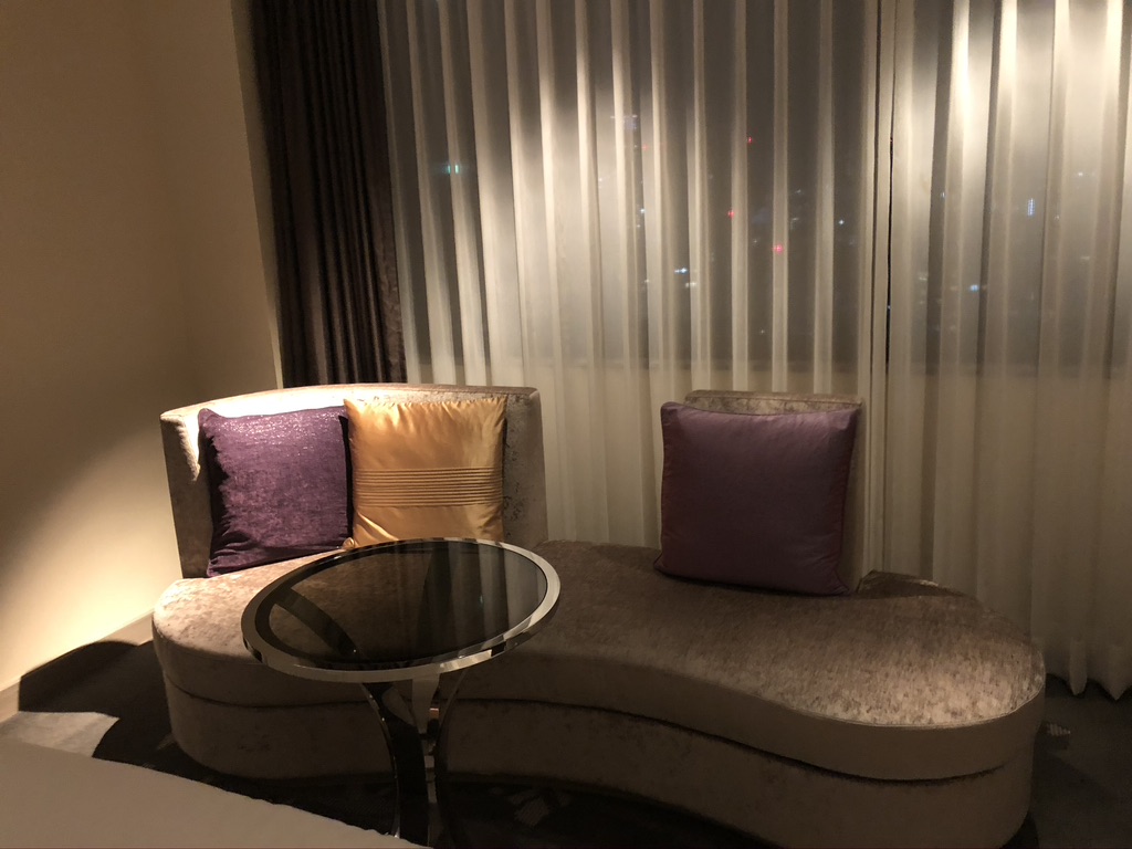 【東京マリオットホテル】デラックスツイン宿泊記☆繁忙期の宿泊はチェックインに要注意!泊まるなら心構えが必要。 13 東京マリオットホテル デラックスツイン 宿泊記 チェックイン 大行列 コロナ