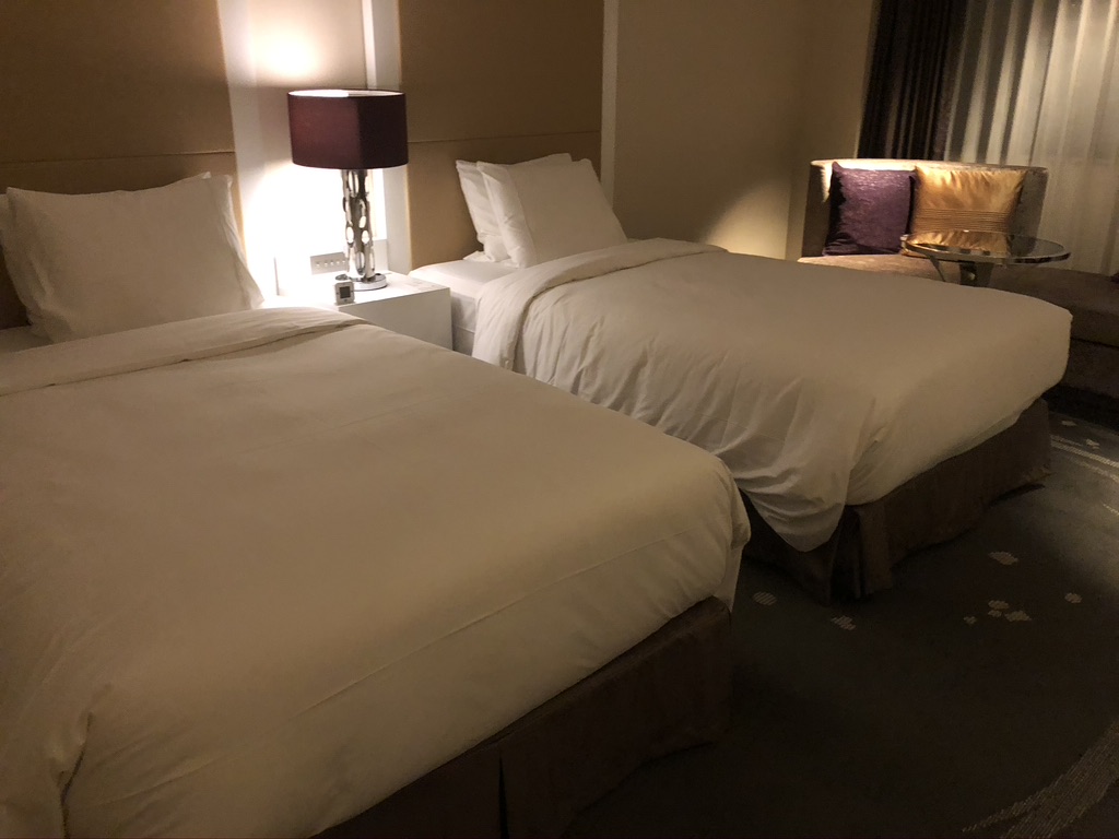 【東京マリオットホテル】デラックスツイン宿泊記☆繁忙期の宿泊はチェックインに要注意!泊まるなら心構えが必要。 4 東京マリオットホテル デラックスツイン 宿泊記 チェックイン 大行列 コロナ