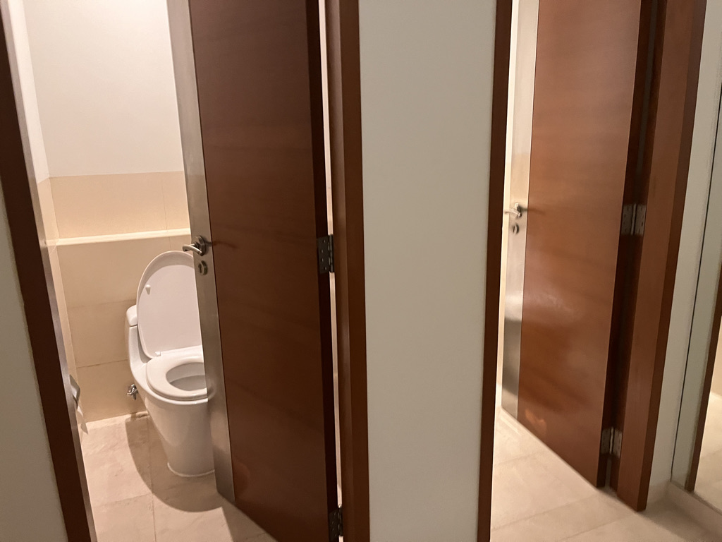 セントレジスバンコク　宿泊記　送迎　アクセス　朝食　プール　ジム　サウナ　子供添い寝年齢　マリオットボンヴォイアメックス　プラチナ特典　バトラーサービス