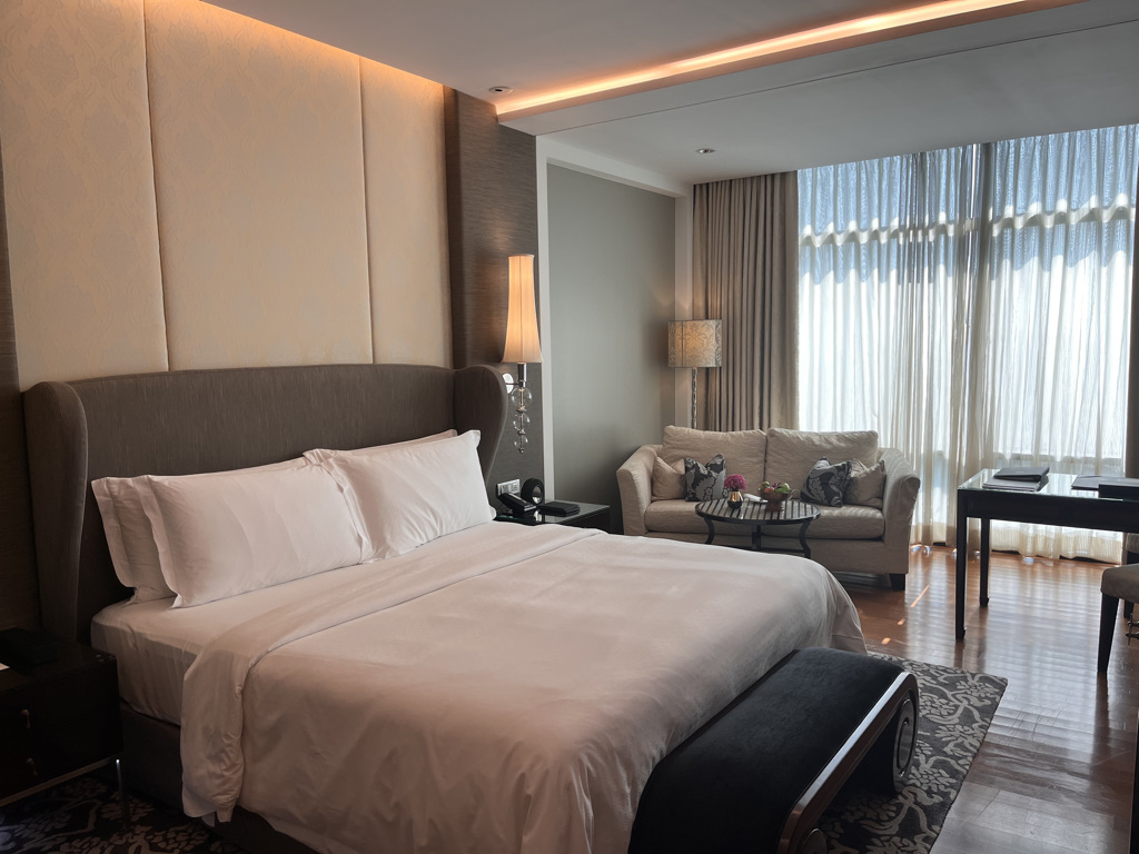 セントレジスバンコク　宿泊記　送迎　アクセス　朝食　プール　ジム　サウナ　子供添い寝年齢　マリオットボンヴォイアメックス　プラチナ特典　バトラーサービス