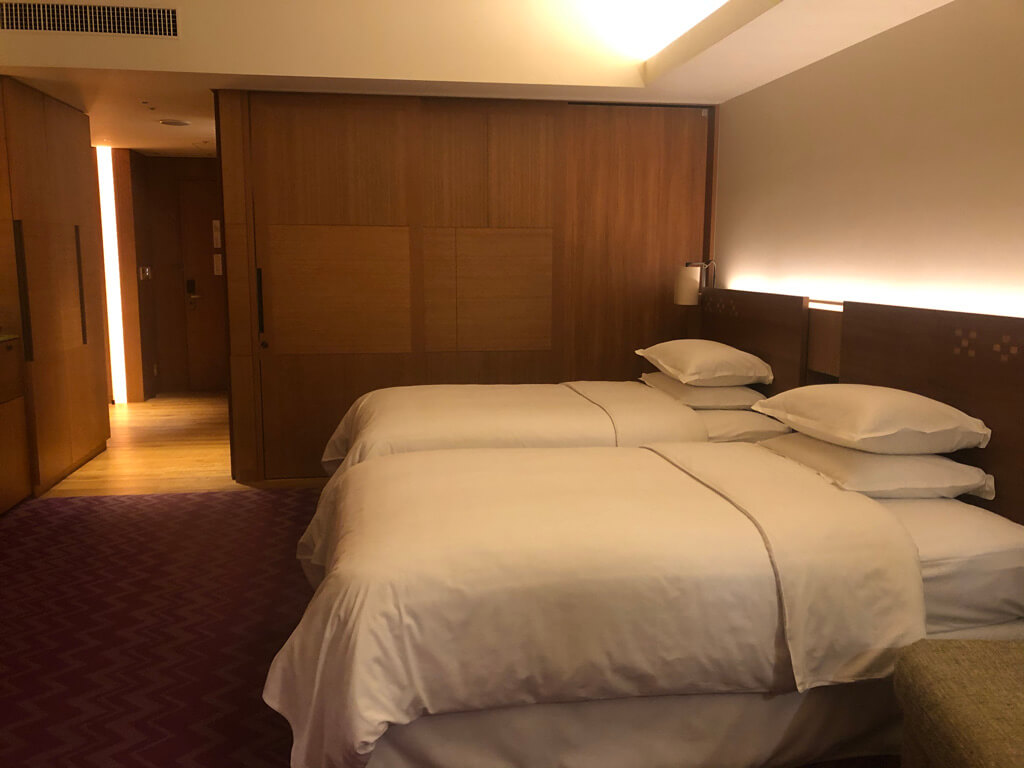 シェラトン沖縄サンマリーナリゾート　サウスタワー　宿泊記　プレミアムオーシャンツイン　フィットネスジム　大浴場　プール　サウナ　コンビニ　アメニティ