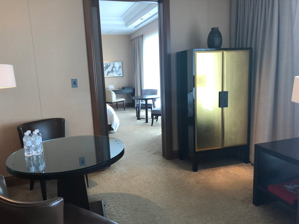 セントレジス大阪　ブログ　　宿泊記　子供添い寝　朝食　アクセス　駐車場　タイタニックオムレツ　プラチナ特典　バトラーサービス　マリオットボンヴォイアメックス　紹介　アメニティ