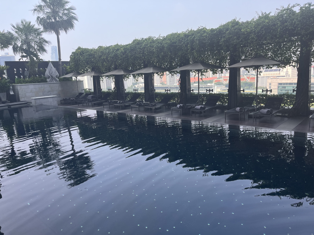 セントレジスバンコク　宿泊記　送迎　アクセス　朝食　プール　ジム　サウナ　子供添い寝年齢　マリオットボンヴォイアメックス　プラチナ特典　バトラーサービス