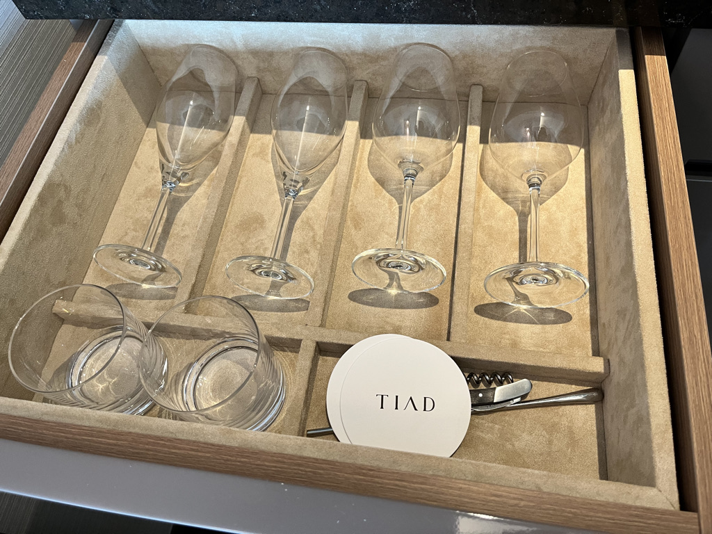 TIAD ティアド　宿泊記　プール　ラウンジ　部屋　ブログ　プラチナ特典