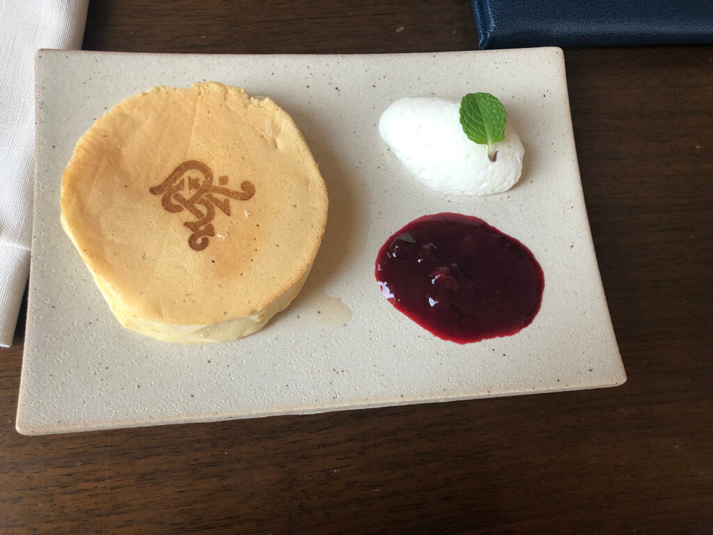 セントレジス大阪　ブログ　　宿泊記　子供添い寝　朝食　アクセス　駐車場　タイタニックオムレツ　プラチナ特典　バトラーサービス　マリオットボンヴォイアメックス　紹介　アメニティ