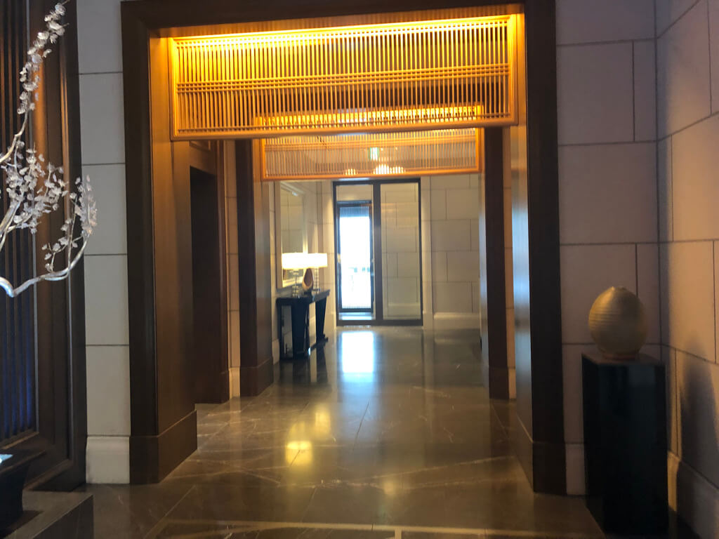 セントレジス大阪　ブログ　　宿泊記　子供添い寝　朝食　アクセス　駐車場　タイタニックオムレツ　プラチナ特典　バトラーサービス　マリオットボンヴォイアメックス　紹介　アメニティ