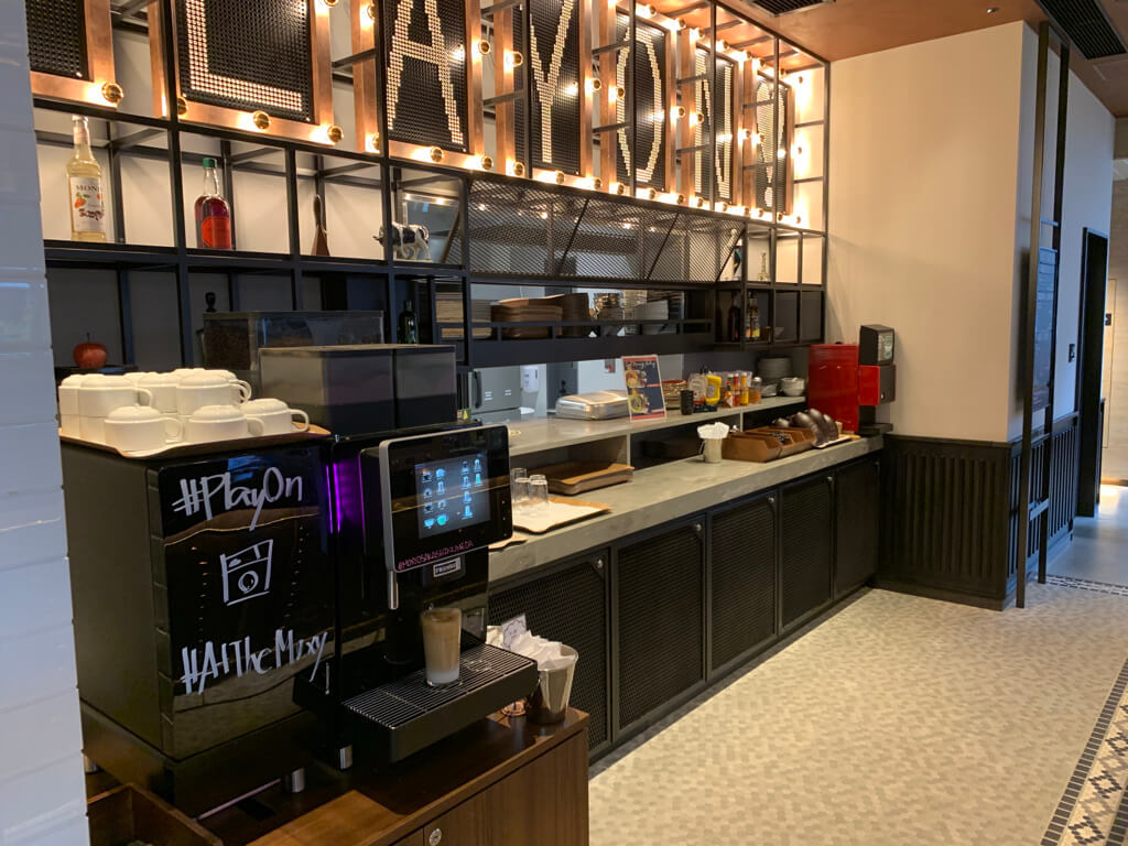 モクシー大阪梅田　バー　カフェ