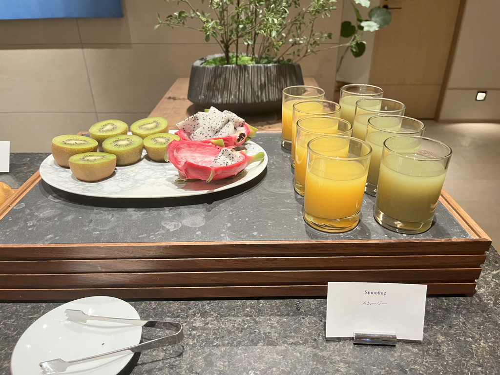 TIAD ティアド　宿泊記　プール　ラウンジ　部屋　ブログ　プラチナ特典　ジム