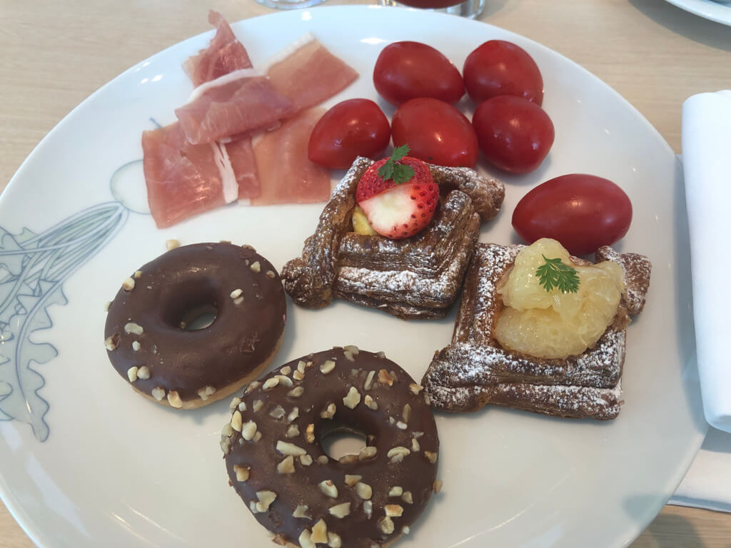 大阪マリオット都ホテル　ブログ　ジュニアスイート　子供添い寝無料　宿泊記　連休　格安　朝食　ラウンジ　あべのハルカス　プラチナ特典　　駐車場　マリオットボンヴォイアメックス紹介