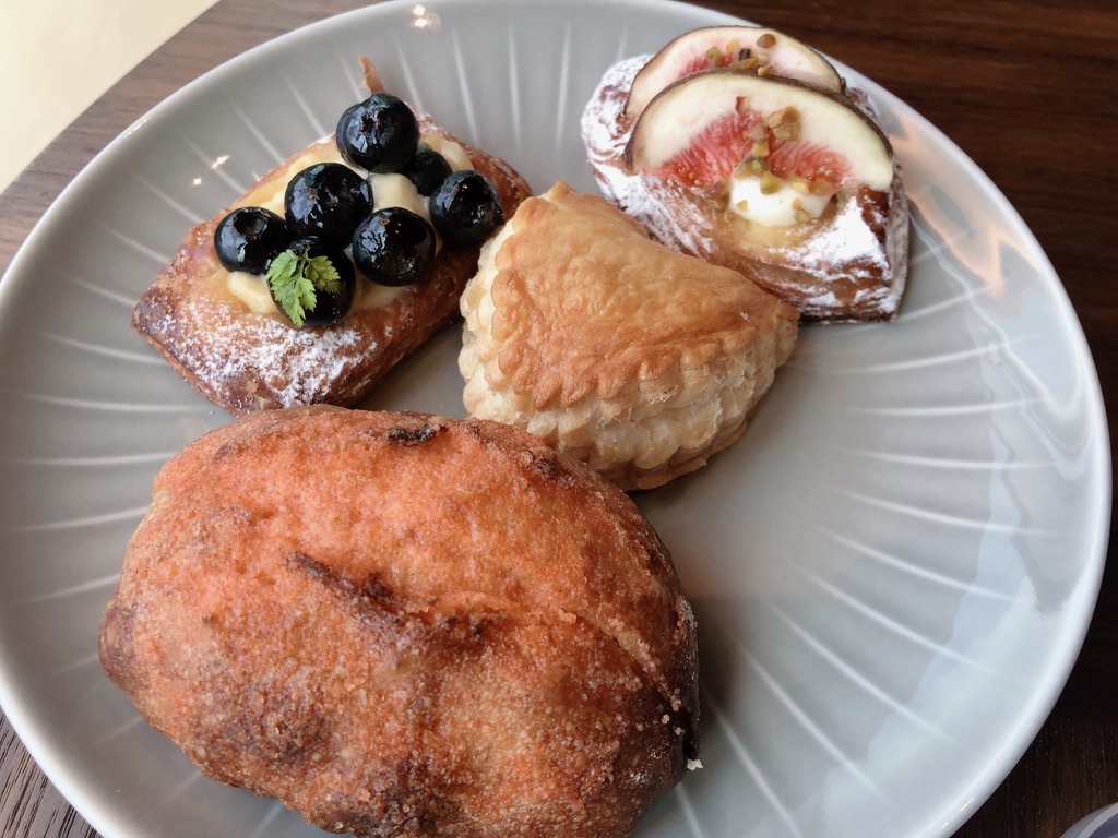 リッツカールトン福岡　クラブラウンジ　朝食　料金　アフタヌーンティ