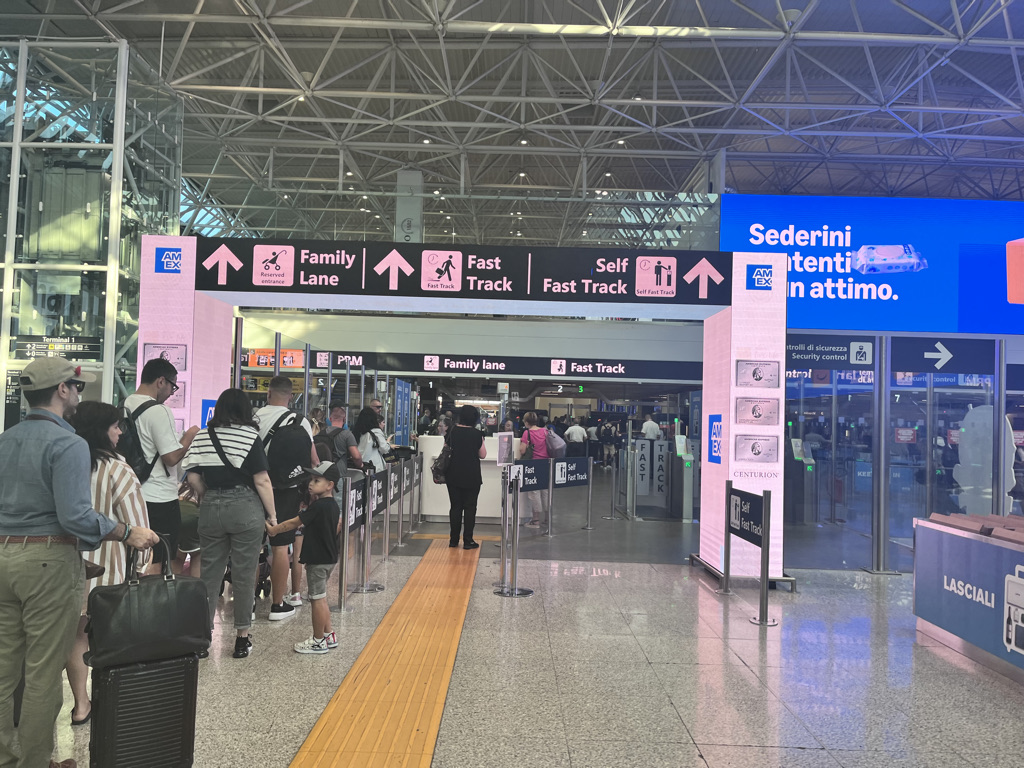 ITAエアウェイズAZ1463【ローマ→ベネチア】エコノミークラスクチコミ搭乗記★空港ラウンジを利用した感想など 5 ローマ フィウミチーノ空港 プライムクラスラウンジ ITAエアウェイズ AZ1462 プライオリティパス アメックスプラチナファストトラック
