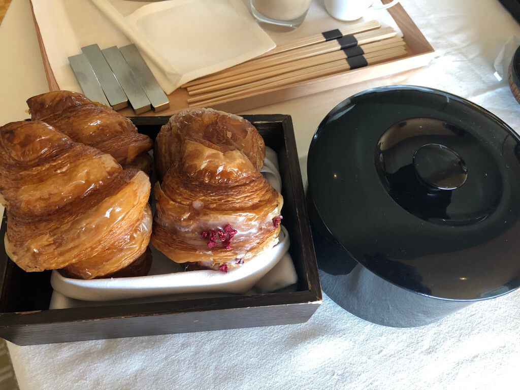 リッツカールトン京都子連れ宿泊記☆どこを取ってもアートな空間、朝食も最高!良さを再認識した宿泊となりました♡ 86 リッツカールトン京都 ブログ spgamex紹介 プラチナ会員 特典 朝食 プール アクティビティ 子供添い寝 アメニティ インルーム ルームサービス