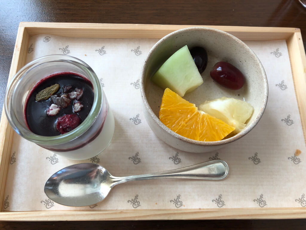 セントレジス大阪　ブログ　　宿泊記　子供添い寝　朝食　アクセス　駐車場　タイタニックオムレツ　プラチナ特典　バトラーサービス　マリオットボンヴォイアメックス　紹介　アメニティ