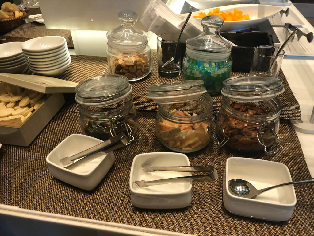 大阪マリオット都ホテル　ブログ　ジュニアスイート　子供添い寝無料　宿泊記　連休　格安　朝食　ラウンジ　あべのハルカス　プラチナ特典　　駐車場　マリオットボンヴォイアメックス紹介