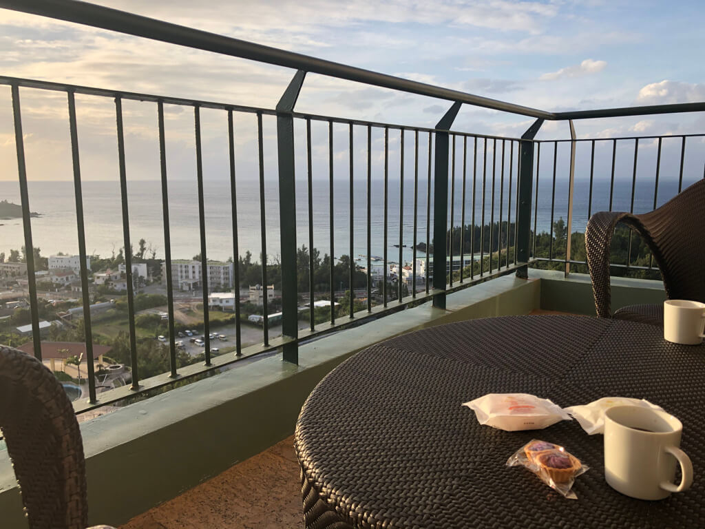 沖縄マリオット 宿泊記 パノラマオーシャンスイートプレミアム 部屋 館内施設 格安宿泊　プラチナ特典 SPGアメックス紹介　ジム　プール　スパ