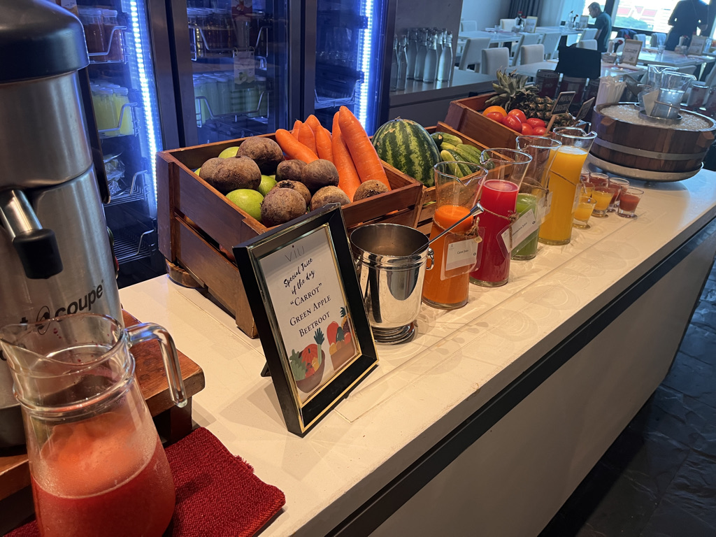 セントレジスバンコク　宿泊記　送迎　アクセス　朝食　プール　ジム　サウナ　子供添い寝年齢　マリオットボンヴォイアメックス　プラチナ特典　バトラーサービス