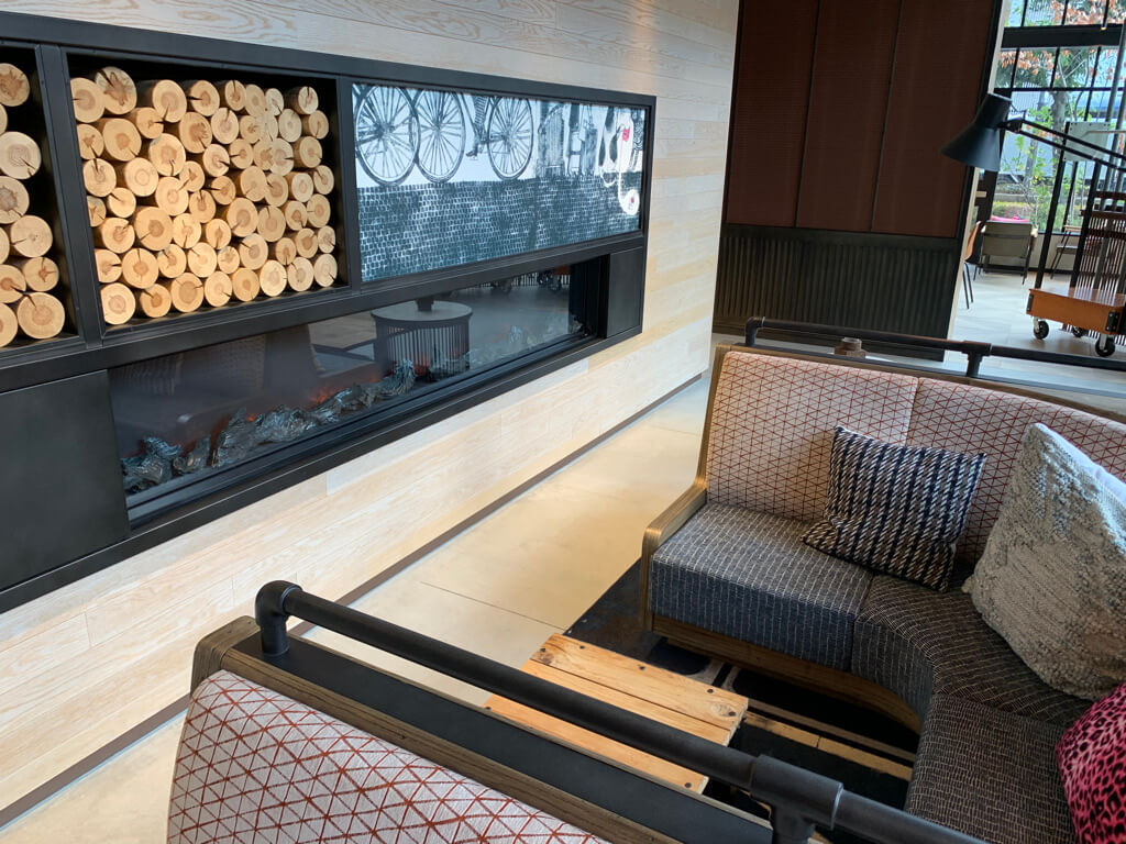 モクシー大阪梅田　バー　カフェ