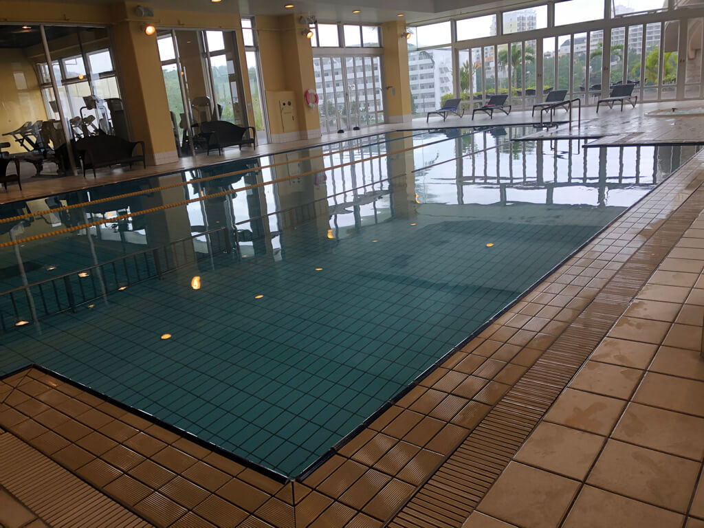 沖縄マリオット 宿泊記 パノラマオーシャンスイートプレミアム 部屋 館内施設 格安宿泊　プラチナ特典 SPGアメックス紹介　ジム　プール　スパ