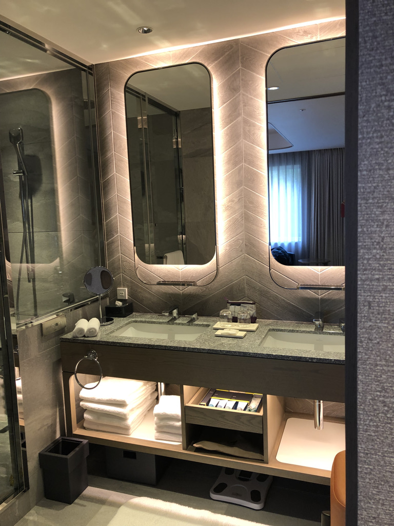 ウェスティン都ホテル京都　子連れ　宿泊記　ブログ　2ベッドルームスイート 1キングベッド＆2シングルベッド　子供添い寝　ジム　プール　温泉　朝食　クラブラウンジ　spgアメックス紹介　プラチナ特典　アメニティ