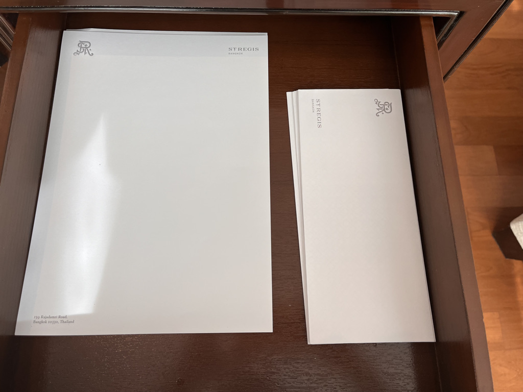 セントレジスバンコク　宿泊記　送迎　アクセス　朝食　プール　ジム　サウナ　子供添い寝年齢　マリオットボンヴォイアメックス　プラチナ特典