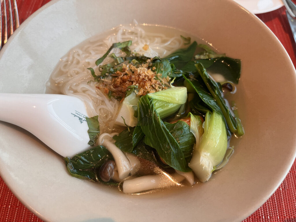 セントレジスバンコク　宿泊記　送迎　アクセス　朝食　プール　ジム　サウナ　子供添い寝年齢　マリオットボンヴォイアメックス　プラチナ特典　バトラーサービス