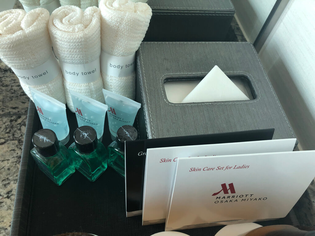 大阪マリオット都ホテル　ブログ　ジュニアスイート　子供添い寝無料　宿泊記　連休　格安　朝食　ラウンジ　あべのハルカス　プラチナ特典　　駐車場　マリオットボンヴォイアメックス紹介