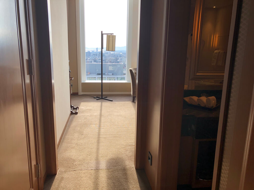 セントレジス大阪　ブログ　　宿泊記　子供添い寝　朝食　アクセス　駐車場　タイタニックオムレツ　プラチナ特典　バトラーサービス　マリオットボンヴォイアメックス　紹介　アメニティ