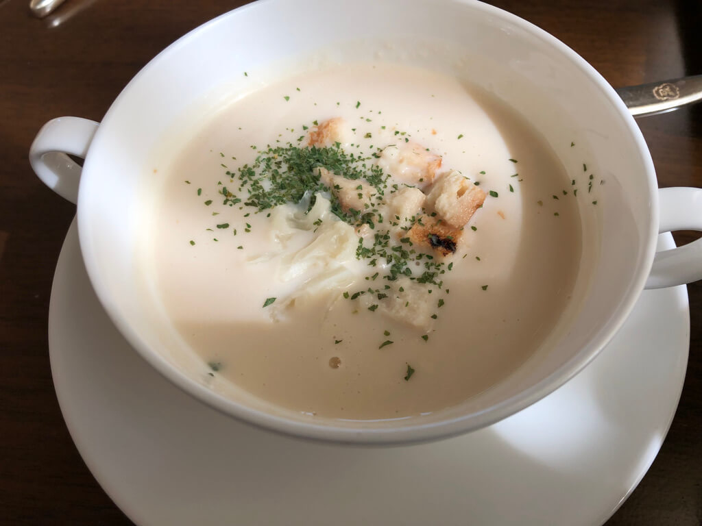 セントレジス大阪　ブログ　　宿泊記　子供添い寝　朝食　アクセス　駐車場　タイタニックオムレツ　プラチナ特典　バトラーサービス　マリオットボンヴォイアメックス　紹介　アメニティ