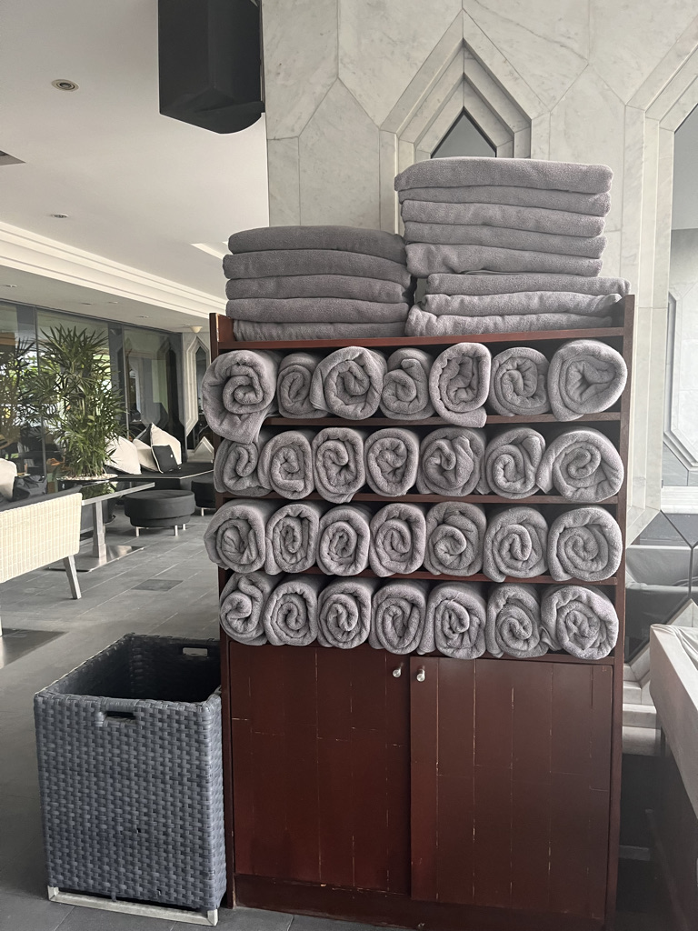 セントレジスバンコク　宿泊記　送迎　アクセス　朝食　プール　ジム　サウナ　子供添い寝年齢　マリオットボンヴォイアメックス　プラチナ特典　バトラーサービス