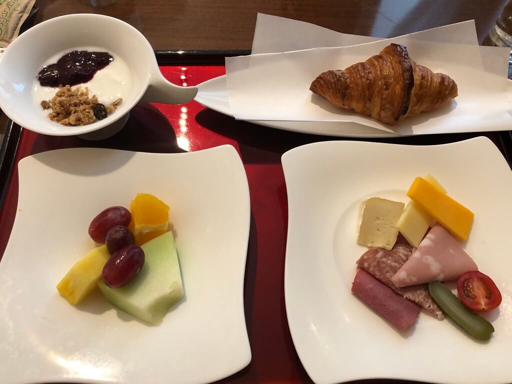 セントレジス大阪宿泊記☆ジョンお気に入りの朝食を味わってきました〜! 4 セントレジス大阪 朝食 アメリカンブレックファースト 朝食メニュー 和朝食御膳 コロナ感染対策 朝食時間 spgアメックス プラチナ特典 子供メニュー