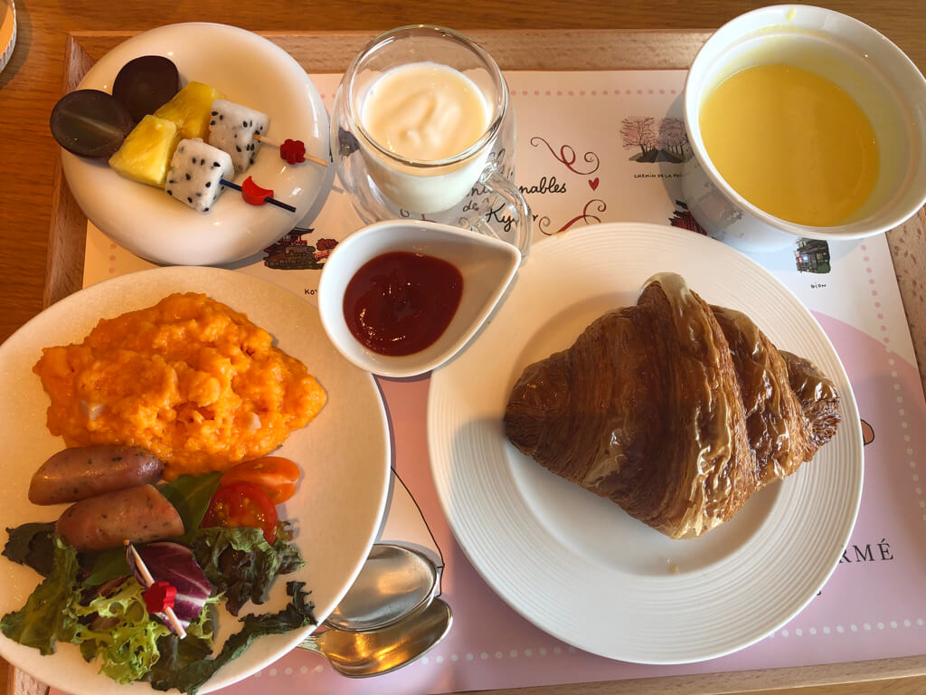 リッツカールトン京都子連れ宿泊記☆どこを取ってもアートな空間、朝食も最高!良さを再認識した宿泊となりました♡ 85 リッツカールトン京都 ブログ spgamex紹介 プラチナ会員 特典 朝食 プール アクティビティ 子供添い寝 アメニティ インルーム ルームサービス