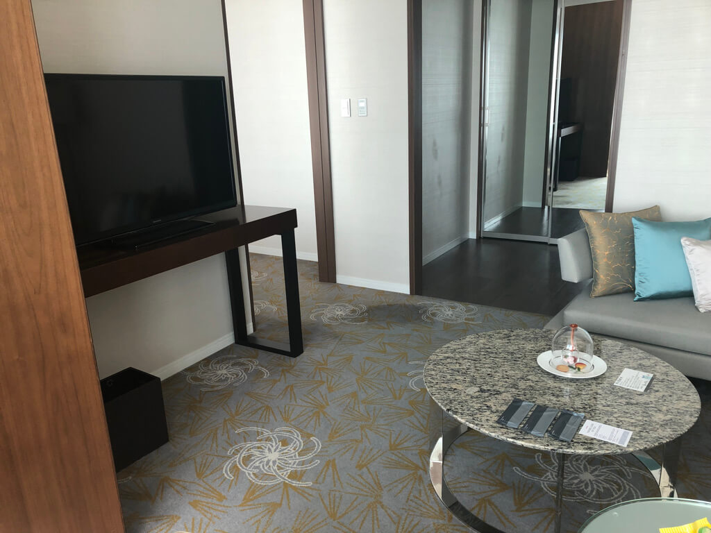 大阪マリオット都ホテル　ブログ　ジュニアスイート　子供添い寝無料　宿泊記　連休　格安　朝食　ラウンジ　あべのハルカス　プラチナ特典　　駐車場　マリオットボンヴォイアメックス紹介