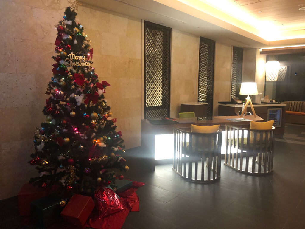 シェラトン沖縄サンマリーナリゾート　サウスタワー　宿泊記　プレミアムオーシャンツイン　フィットネスジム　大浴場　プール　サウナ　コンビニ　アメニティ