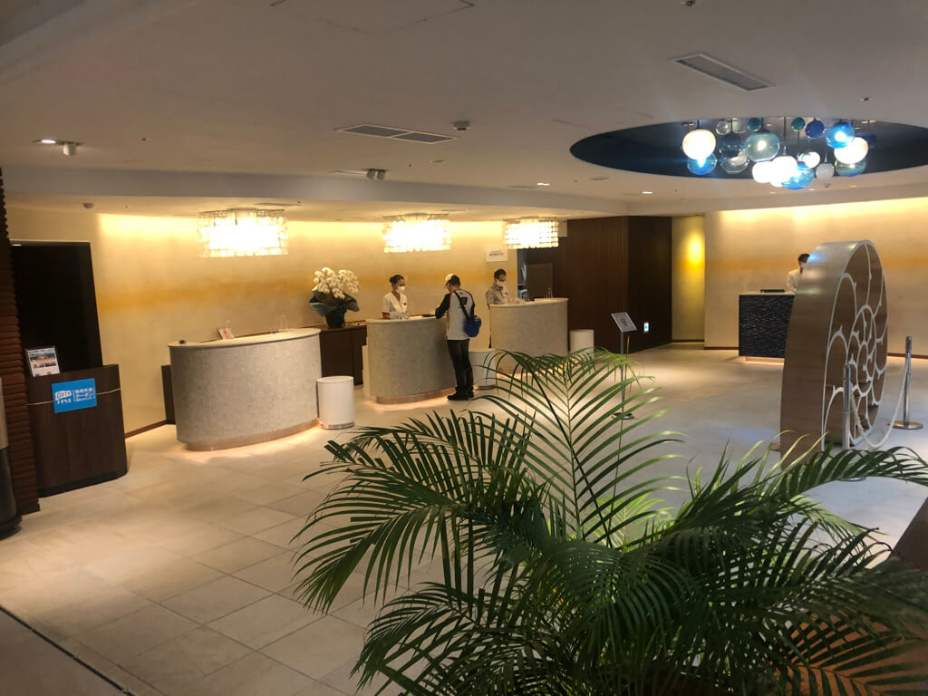 シェラトン沖縄サンマリーナリゾート　サウスタワー　宿泊記　プレミアムオーシャンツイン　フィットネスジム　大浴場　プール　サウナ　コンビニ　アメニティ