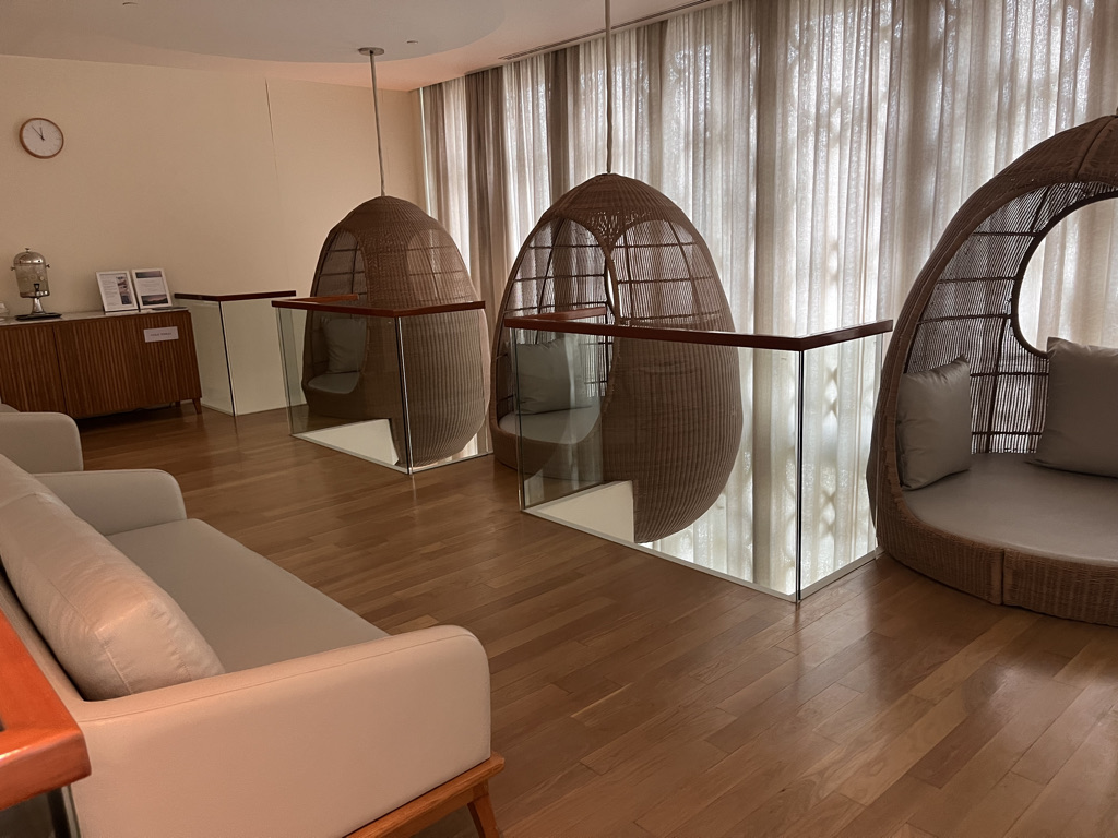 セントレジスバンコク　宿泊記　送迎　アクセス　朝食　プール　ジム　サウナ　子供添い寝年齢　マリオットボンヴォイアメックス　プラチナ特典　バトラーサービス