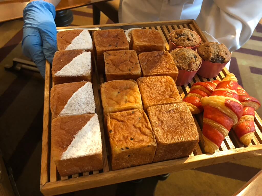 セントレジス大阪宿泊記☆ジョンお気に入りの朝食を味わってきました〜! 7 セントレジス大阪 朝食 アメリカンブレックファースト 朝食メニュー 和朝食御膳 コロナ感染対策 朝食時間 spgアメックス プラチナ特典 子供メニュー