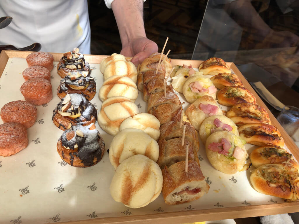 セントレジス大阪　ブログ　　宿泊記　子供添い寝　朝食　アクセス　駐車場　タイタニックオムレツ　プラチナ特典　バトラーサービス　マリオットボンヴォイアメックス　紹介　アメニティ