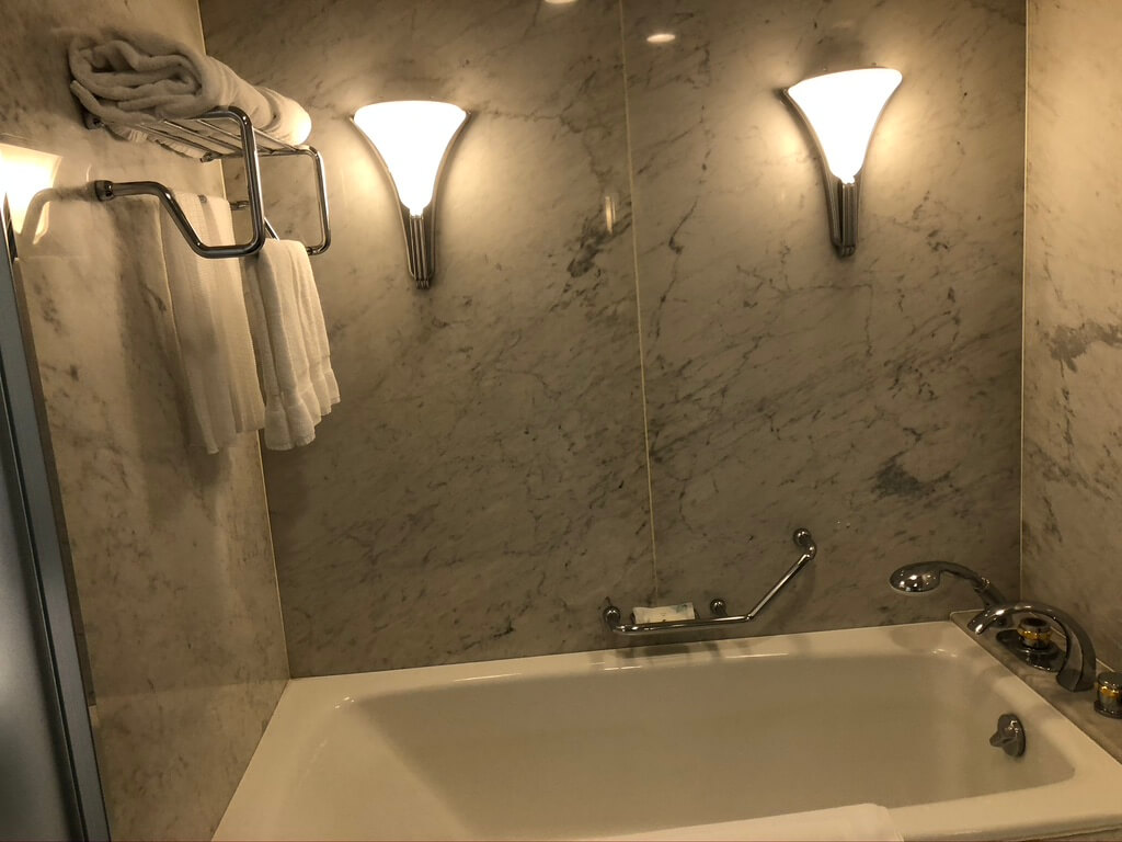 ウェスティン大阪　宿泊記　朝食　エグゼクティブラウンジ　アクセス　行き方　エグゼクティブキング　spgamex　プラチナ　特典