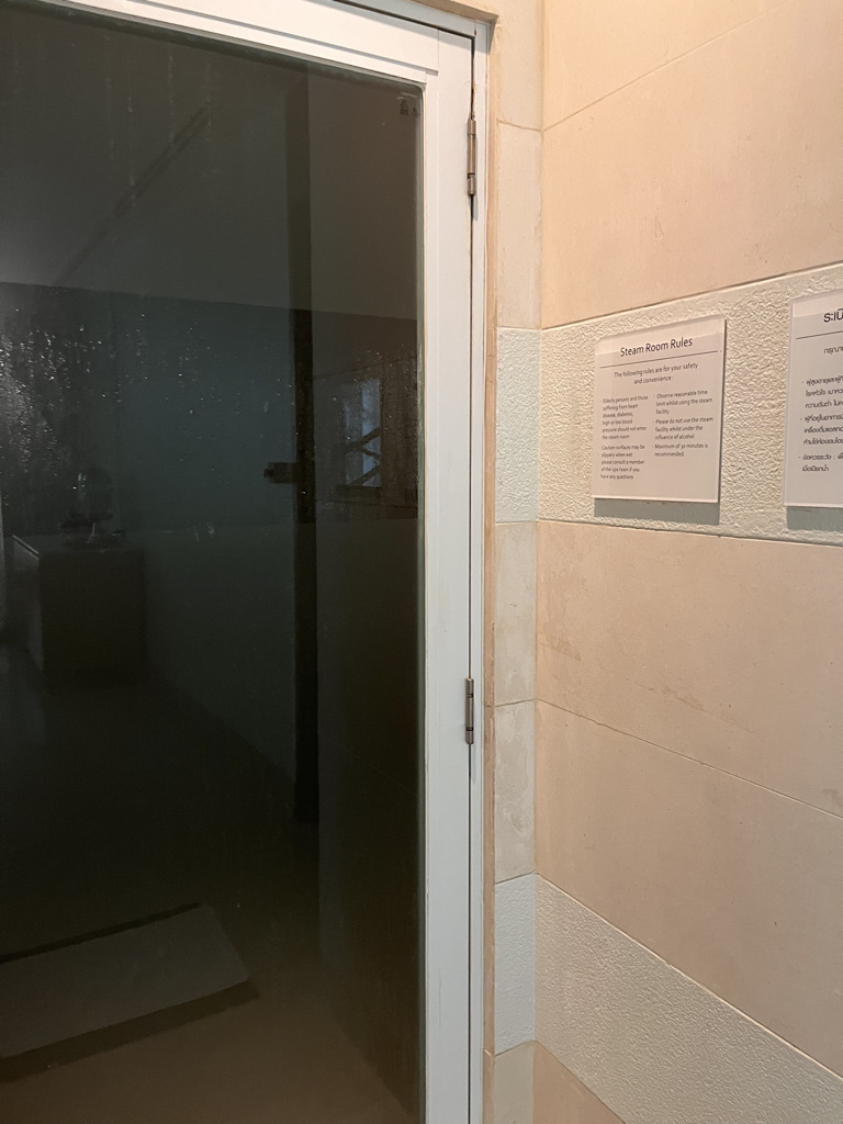 セントレジスバンコク　宿泊記　送迎　アクセス　朝食　プール　ジム　サウナ　子供添い寝年齢　マリオットボンヴォイアメックス　プラチナ特典　バトラーサービス