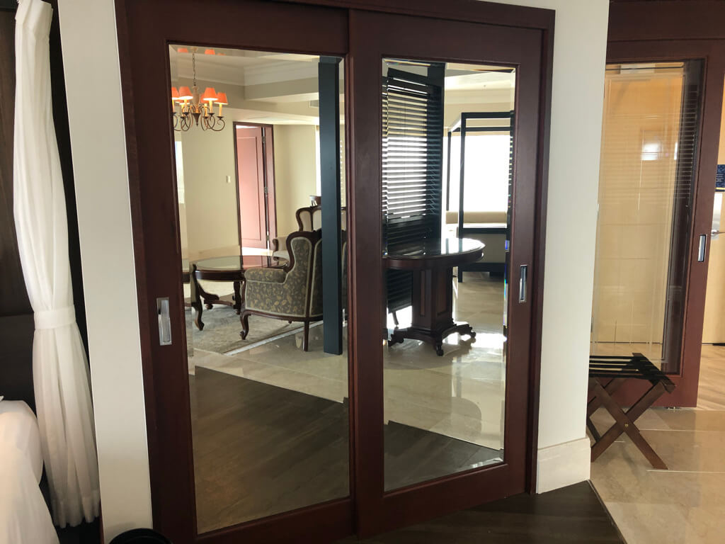 沖縄マリオット 宿泊記 パノラマオーシャンスイートプレミアム 部屋 館内施設 格安宿泊　プラチナ特典 SPGアメックス紹介　ジム　プール　スパ