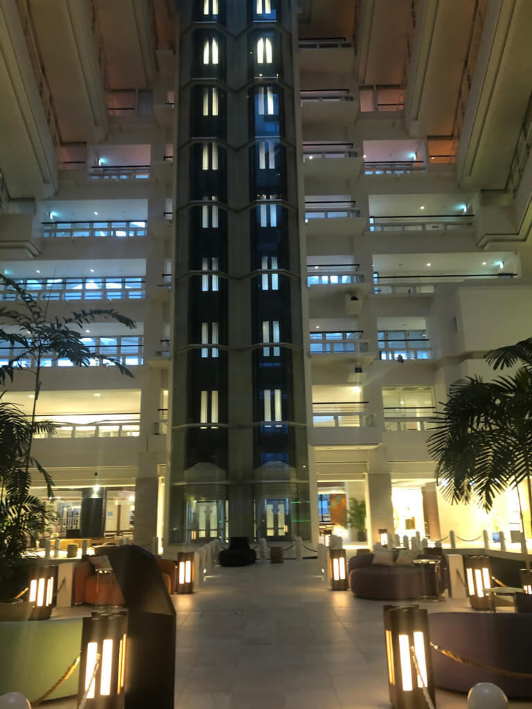 シェラトン沖縄サンマリーナリゾート　サウスタワー　宿泊記　プレミアムオーシャンツイン　フィットネスジム　大浴場　プール　サウナ　コンビニ　アメニティ