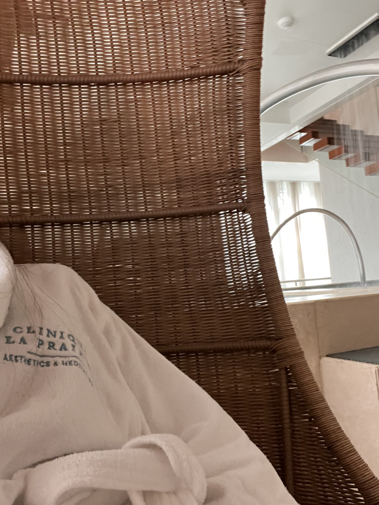 セントレジスバンコク　宿泊記　送迎　アクセス　朝食　プール　ジム　サウナ　子供添い寝年齢　マリオットボンヴォイアメックス　プラチナ特典　バトラーサービス