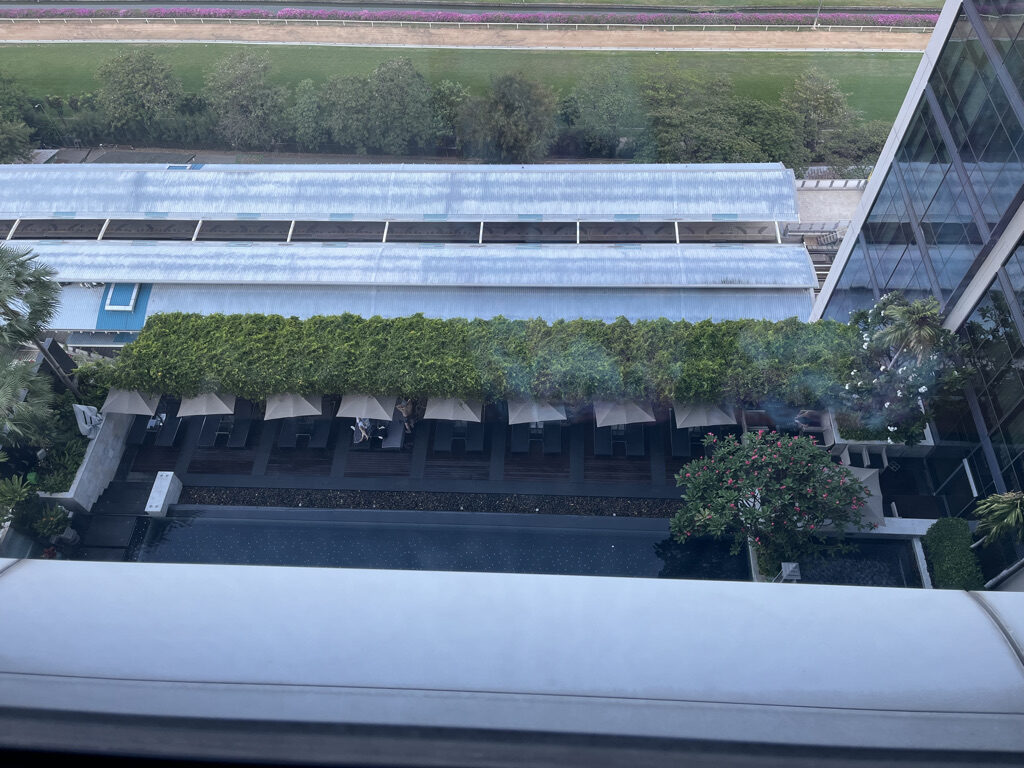 セントレジスバンコク　宿泊記　送迎　アクセス　朝食　プール　ジム　サウナ　子供添い寝年齢　マリオットボンヴォイアメックス　プラチナ特典　バトラーサービス