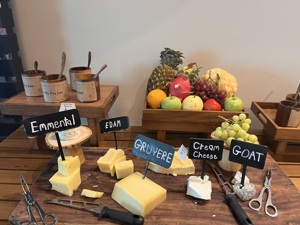 セントレジスバンコク　宿泊記　送迎　アクセス　朝食　プール　ジム　サウナ　子供添い寝年齢　マリオットボンヴォイアメックス　プラチナ特典　バトラーサービス