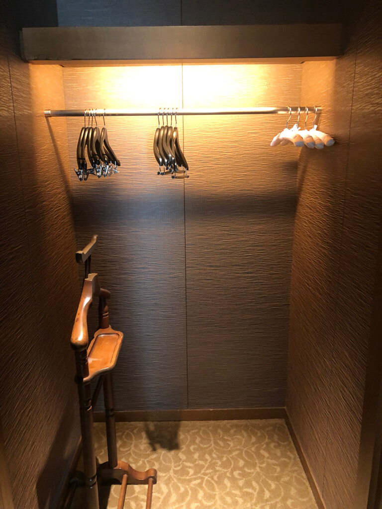 セントレジス大阪　ブログ　　宿泊記　子供添い寝　朝食　アクセス　駐車場　タイタニックオムレツ　プラチナ特典　バトラーサービス　マリオットボンヴォイアメックス　紹介　アメニティ