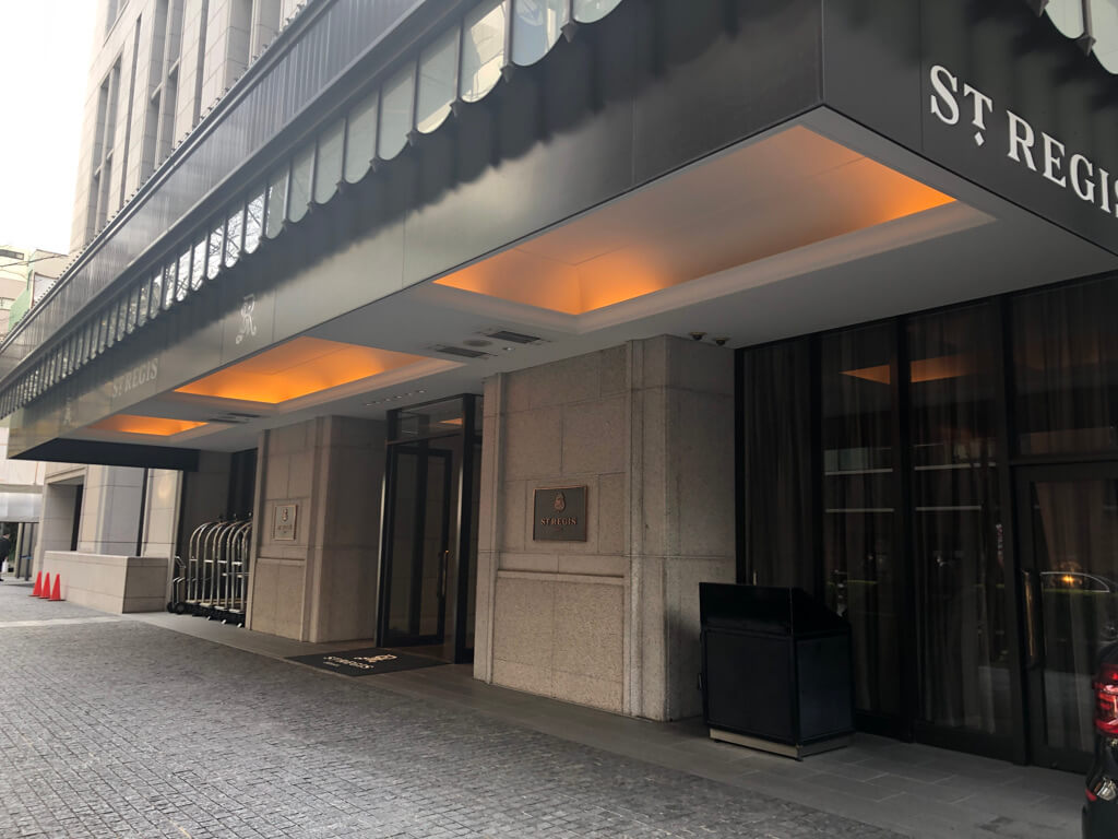 セントレジス大阪　ブログ　　宿泊記　子供添い寝　朝食　アクセス　駐車場　タイタニックオムレツ　プラチナ特典　バトラーサービス　マリオットボンヴォイアメックス　紹介　アメニティ